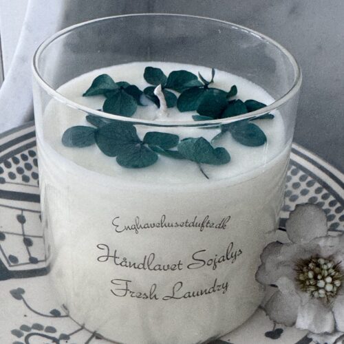 Duftlys fresh laundry med mørke grønne hortensia