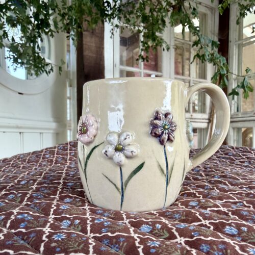 30. Eng krus med små blomster hele vejen rundt